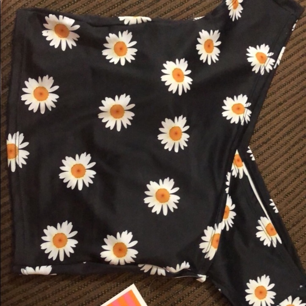 Kortni Jeane daisy off the shoulder top